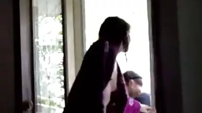 Δύο προφήτες πιπιλίζουν βιντεο πορνο φρι ένα μαύρο πουλί μέσα από μια τρύπα στον τοίχο