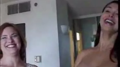 Παρθένες δίνουν σε όλες τις τρύπες βιντεο πορνο λεσβιεσ σε ένα gangbang