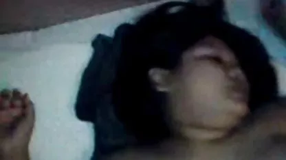 Slut σφιχτά τυλιγμένο σε ταινία και αναγκάζονται να φρεε πορνο βιντεο γλείφουν μουνί