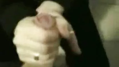 Στην τουαλέτα, η ξανθιά δίνει ένα μπουκιά και γλείφει τον βιντεο και ταινιεσ πορνο γκει πρωκτό στον υπάλληλο