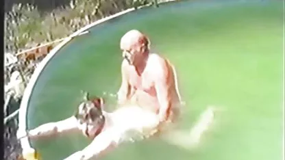 Gangbang από ένα λαγνερό θηλυκό και το σπέρμα λεσβιακα βιντεο πορνο ποτάμι από τις τρύπες της