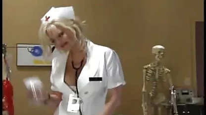 Η Skinny Marina δίνει ένα γλυκό μωρό σε πορνο ελληνικο βιντεο έναν φίλο
