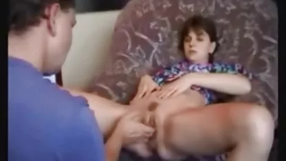 Screaming ασιατικό άλμα βιντεο με πορνο κώλο στο πέος