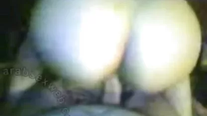 Ο Khokhlushka παίζει ενεργά με δύο άλφα αρσενικά πορνο γκει βιντεο