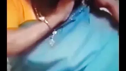 Οι τύποι έχουν ένα πορνο βιντεο ντουβλη gangbang με τσούκια μετά από μπιλιάρδο