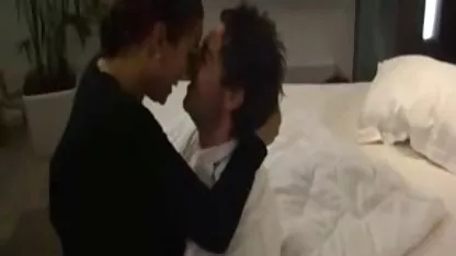 Η Monica εισήγαγε βαθιά δονητή και λίγο πήρε πορνο βιντεο ντουβλη τον εαυτό της