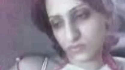Ζευγάρι μελαχρινή γκρίνιασε δυνατά βιντεο γκει πορνο από το σεξ με ένα ενεργητικό νεαρό άνδρα