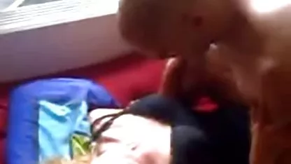Babe σε μαύρες βιντεο πορνο δωρεαν κάλτσες χαϊδεύει μουνί