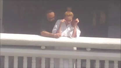 Λεπτό κορίτσι εισάγει ροζ dildo βιντεο πορνο σεξ στο μουνί